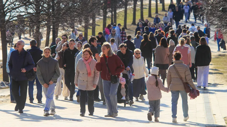 Опрос показал высокий уровень доверия к конспирологическим теориям: от «мирового правительства» и лабораторного происхождения коронавируса до вреда вышек 5G и отрицания высадки на Луну.