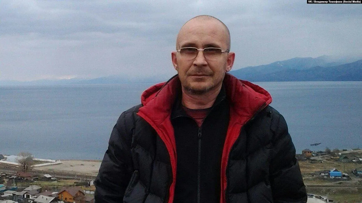 У ветерана афганской и чеченской войн случился инфаркт; по словам его окружения, частые ночные проверки по надзорному режиму подорвали здоровье. Тимофеев находится в стабильно тяжёлом состоянии в реанимации.