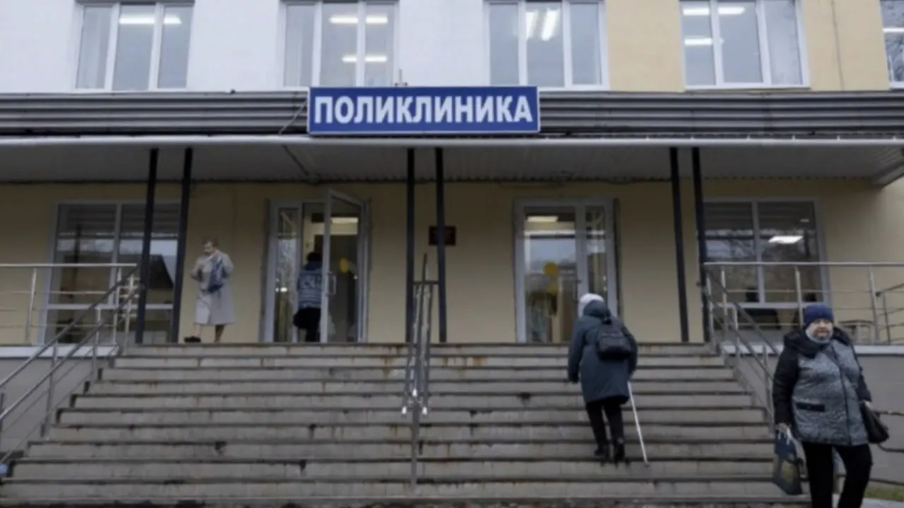 Технические сбои, проблемы с записью и острый дефицит узких специалистов мешают пациентам получить медицинскую помощь в регионе, сообщили в региональном Минздраве.