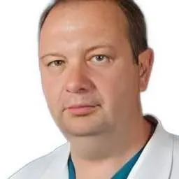 Торакальный хирург Андрей Менг стал новым главврачом областного онкодиспансера. У него 30 лет стажа, около 4 тысяч операций, ранее он занимал руководящие должности в диспансере. Ранее учреждение пережило серию быстрых кадровых перестановок.