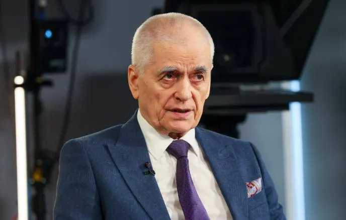 Академик РАН сообщил, что Россия занимает одно из ведущих мест по скоростям увеличения числа людей с ожирением, что требует внимания к профилактике и здоровому образу жизни.