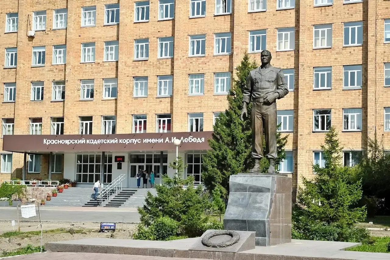 В кадетском корпусе зафиксировали 33 случая острой кишечной инфекции среди воспитанников 11–15 лет; у части заболевших выявлен норовирус. Учебное заведение перевели на дистанционку, возбуждено уголовное дело по статье о небезопасных услугах.
