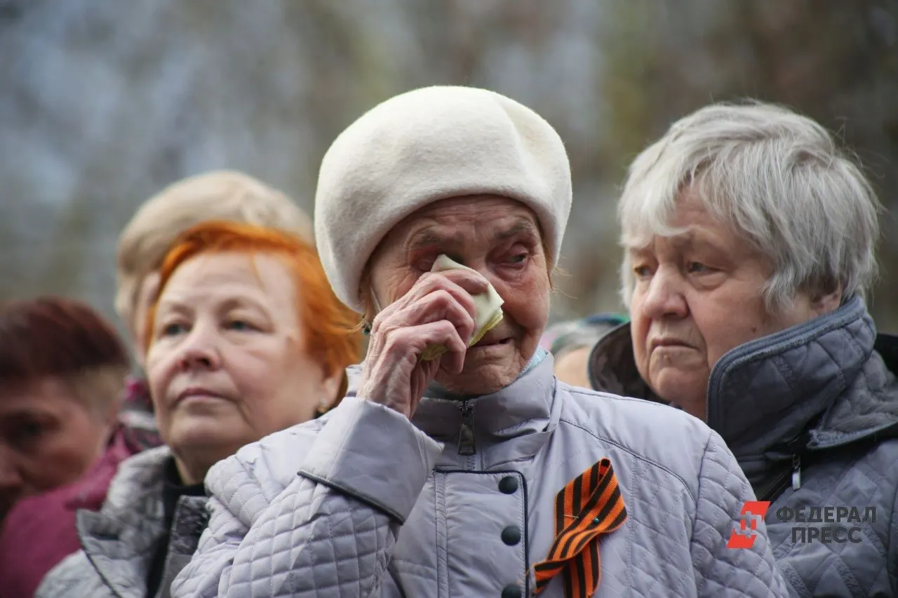 Губернатор Петербурга отметил, что город создал одну из сильных в стране систем поддержки ветеранов: развитие здравоохранения и программы активного долголетия позволили повысить уровень и продолжительность жизни людей старшего поколения.