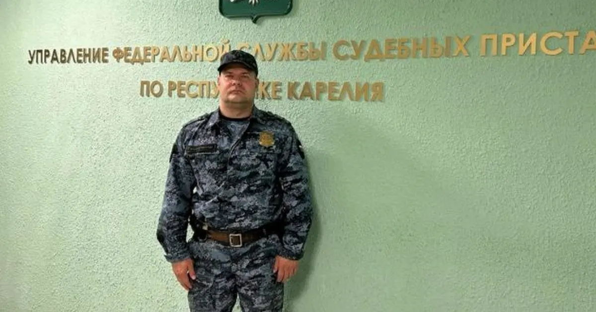 Во время судебного заседания одному из ответчиков внезапно стало плохо; судебный пристав оперативно оказал первую помощь и стабилизировал состояние до приезда скорой.