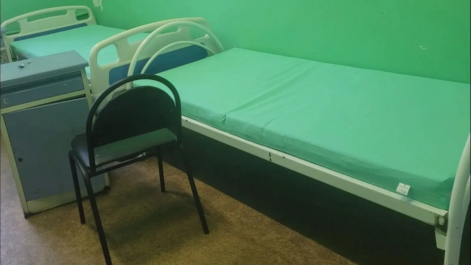 Сопровождающие маленьких пациентов рассказали о грязных туалетах, отсутствии розеток и неисправной технике в больнице на Володарского, 18.