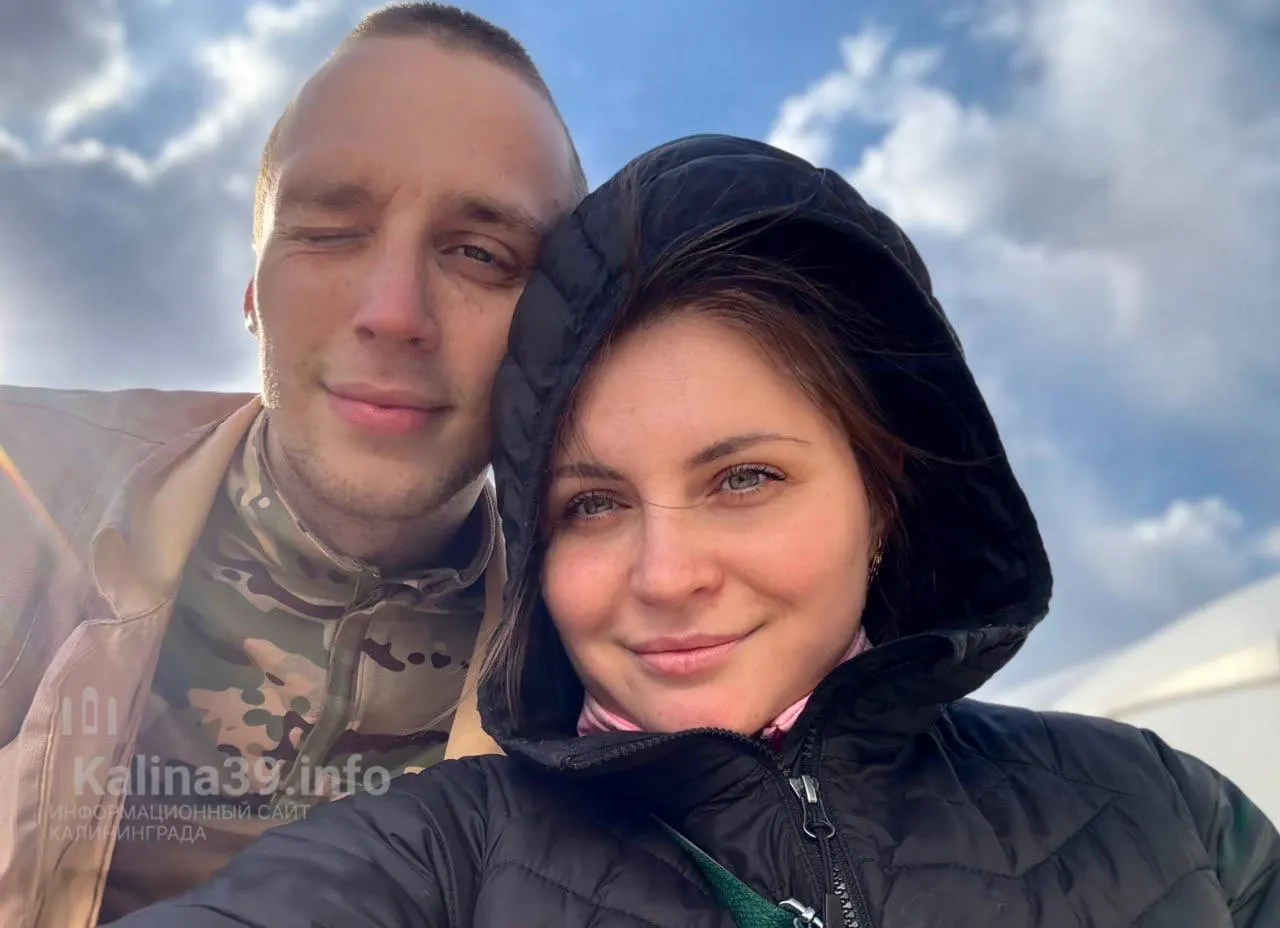 Жительница Калининграда заявила, что её супругу с повреждёнными коленями отказывают в адекватной медицинской помощи и готовят к отправке в штурм; по её словам, обращения в военную прокуратуру результатов не дали.