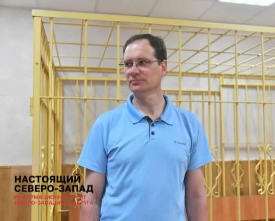 Приморский районный суд признал 50‑летнего хирурга виновным в финансировании организации, признанной экстремистской: ему назначили штраф 450 тыс. рублей, перевод в 3,5 тыс. рублей конфисковали.