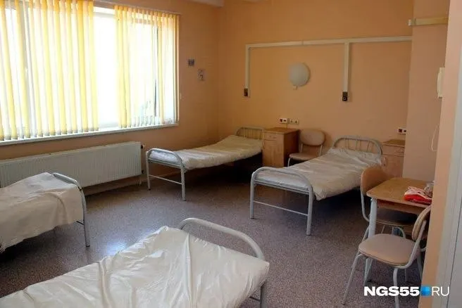 В Калачинской центральной районной больнице снизили и задерживали выплаты врачам, медсёстрам и санитаркам. Нарушения зафиксировали в конце 2025 года, более 25% персонала пострадали; ведомству объявлено предостережение.
