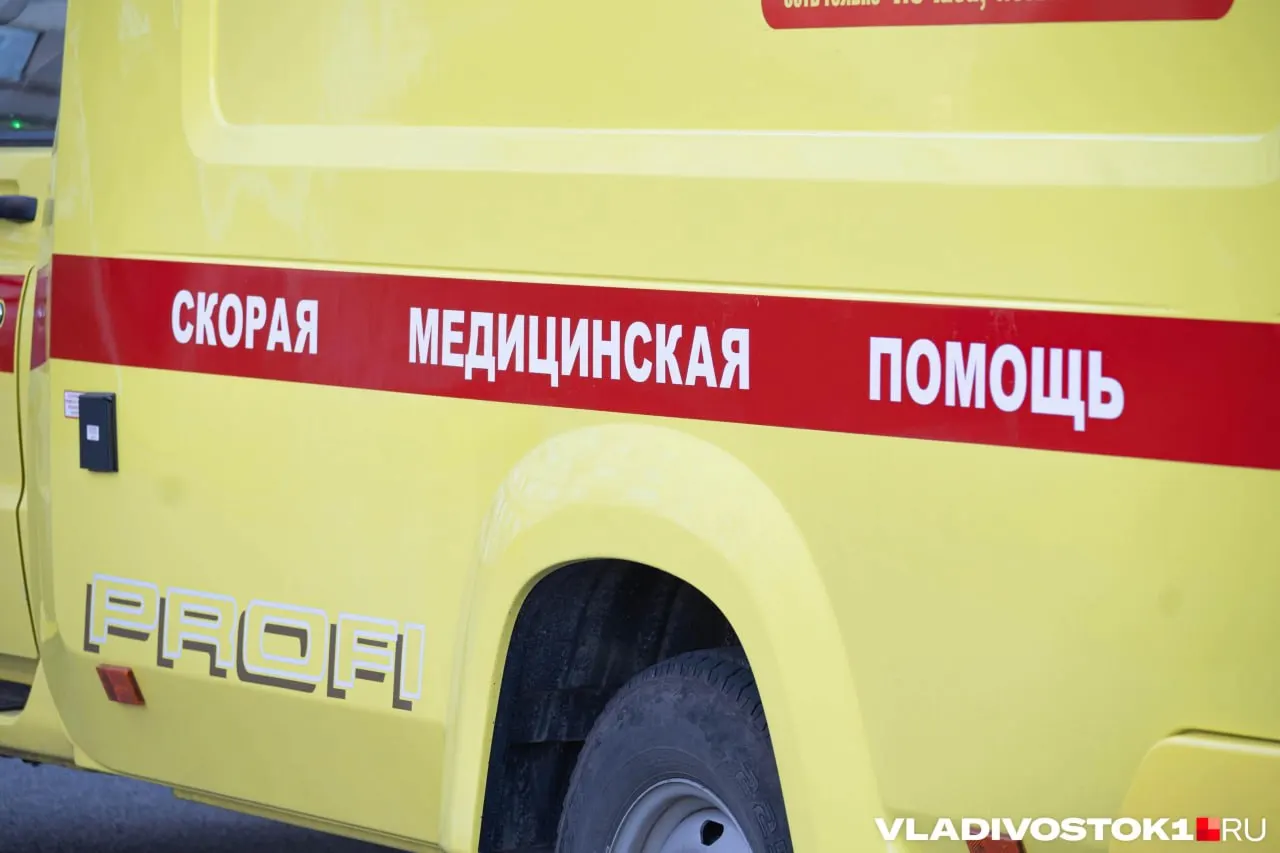 Во Владивостоке врачи ВКБ №4 провели более двух часов операцию: пациент с ранением правого желудочка потерял около трёх литров крови, сейчас он стабилен и проходит восстановление.