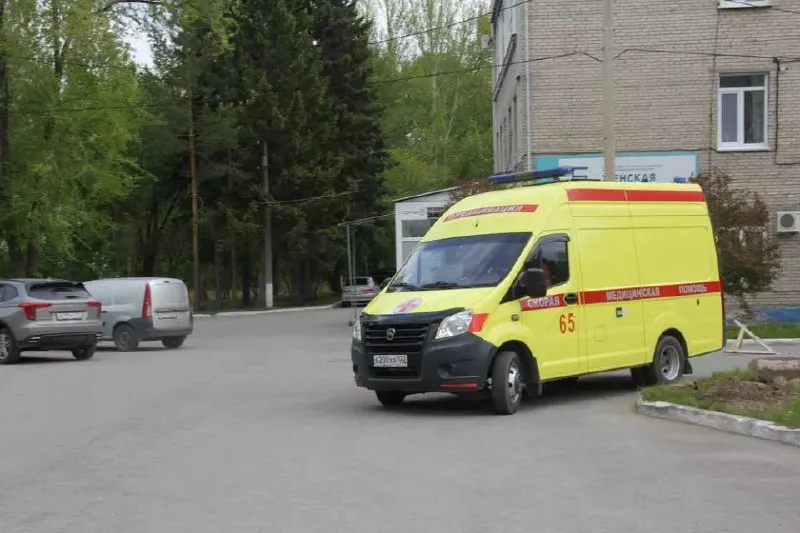 В Барнауле началось строительство приёмного отделения для больницы скорой медицинской помощи №2: здание площадью около 1,5 тыс. м² будет принимать до 150 пациентов в сутки. Проект объединит три приёмных покоя и должен быть завершён к концу 2026 года.