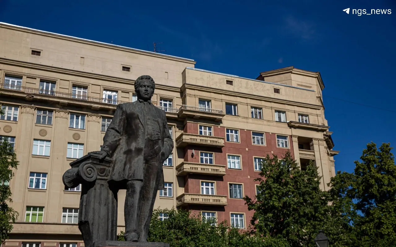 Архитектора, оказавшего значительное влияние на облик города, удостоили звания в год его 150‑летия. Также почётными жителями стали тренер Виктор Кузнецов и главный врач Анатолий Юданов.