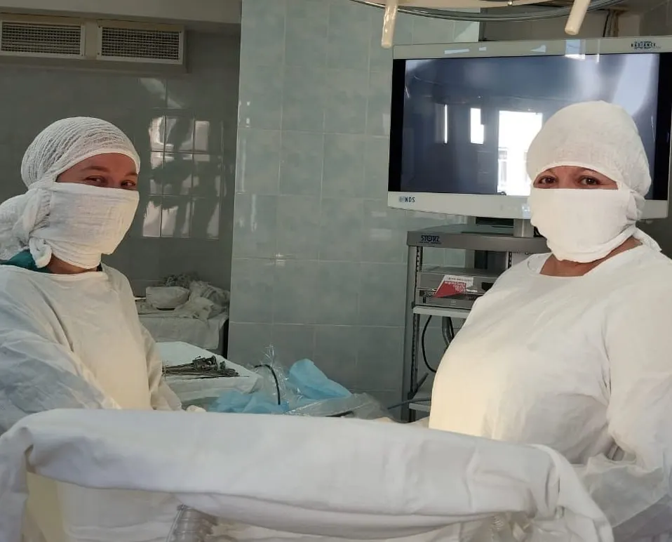Пенсионерку доставили с сильными болями в животе; хирурги успешно устранили последствия разрыва крупной опухоли, и через три дня женщину выписали — сообщили в Минздраве Свердловской области.
