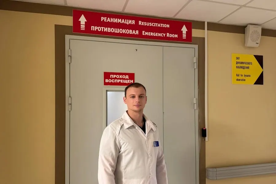 Врачи городской больницы вывели из тяжёлого состояния 70‑летнего пациента с множественными осложнениями — желудочным кровотечением, декомпенсированной сердечной недостаточностью и поражением лёгких и почек. Пациент вернулся к самостоятельной жизни после более чем двух месяцев лечения.