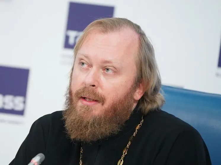 Председатель Патриаршей комиссии по вопросам семьи сообщил, что инициативы по ограничению абортов патриарха Кирилла поддержаны в разных субъектах: в 32 регионах принят закон о запрете склонения к аборту, более тысячи частных клиник отказались от прерывания беременности; обсуждаются ограничения ЭКО и придание эмбриону особого правового статуса.
