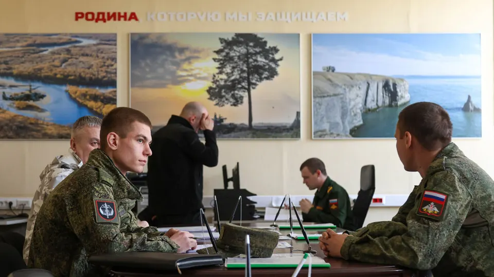 Министерство обороны расширило список медицинских противопоказаний для контрактной службы — в него включили 13 психических расстройств. Решение вступило в силу в начале июня на фоне изменений темпов набора контрактников.
