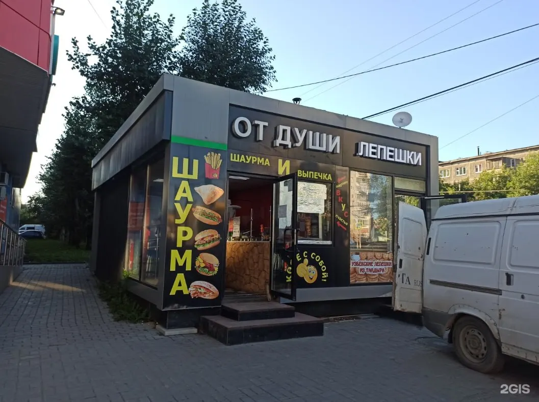 Суд приостановил работу кафе на Уралмаше на два месяца после проверки санврачей: были обнаружены насекомые, отсутствие вентиляции, приём продуктов без документов и нарушения в организации уборки и медобслуживании персонала.
