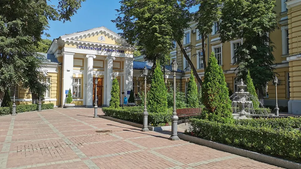Более 100 студентов не получили выплаты в 2026 году: некоторые должны были получать по 30 000 ₽ в месяц, задолженность достигает 180 000 ₽. ВУЗ объясняет это отсутствием средств из Минобрнауки.