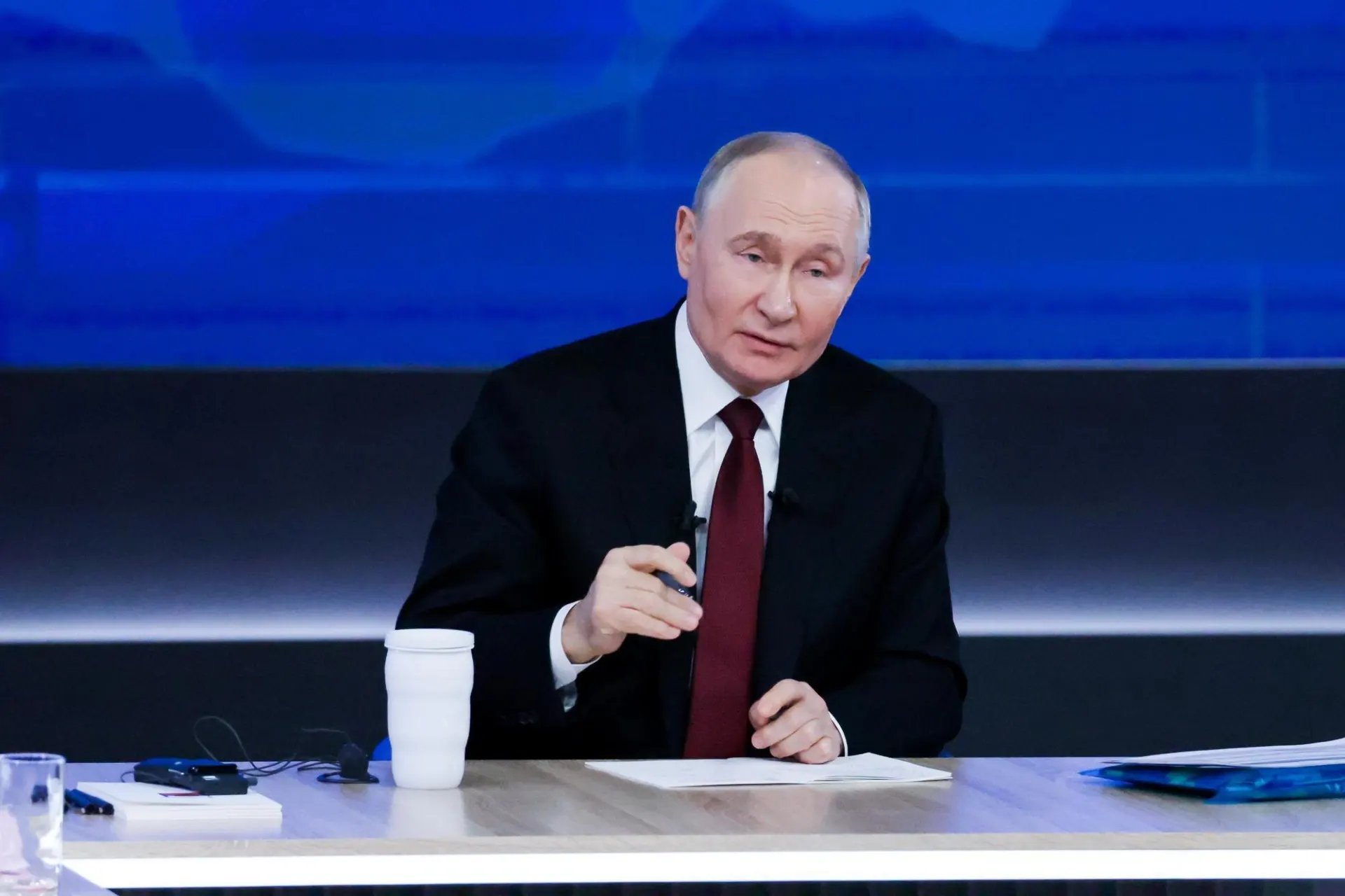 На Дне медицинского работника президент объявил о мерах по наращиванию кадров и инфраструктуры здравоохранения и призвал повысить престиж медицинских профессий.