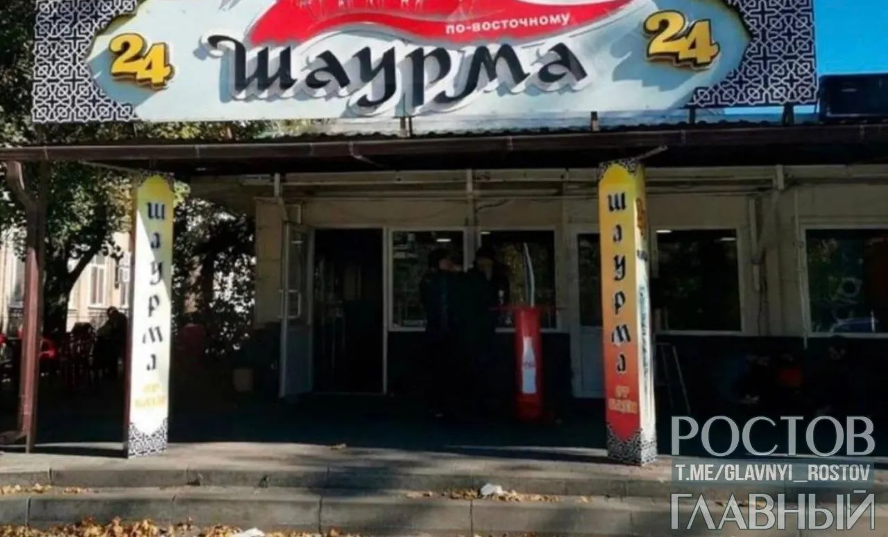 После совместной шаурмы мужчине ночью стало плохо: температура почти 40°C, начались тошнота, рвота и диарея. Врачи диагностировали сальмонеллез и поставили капельницы, торговая точка временно закрыта.