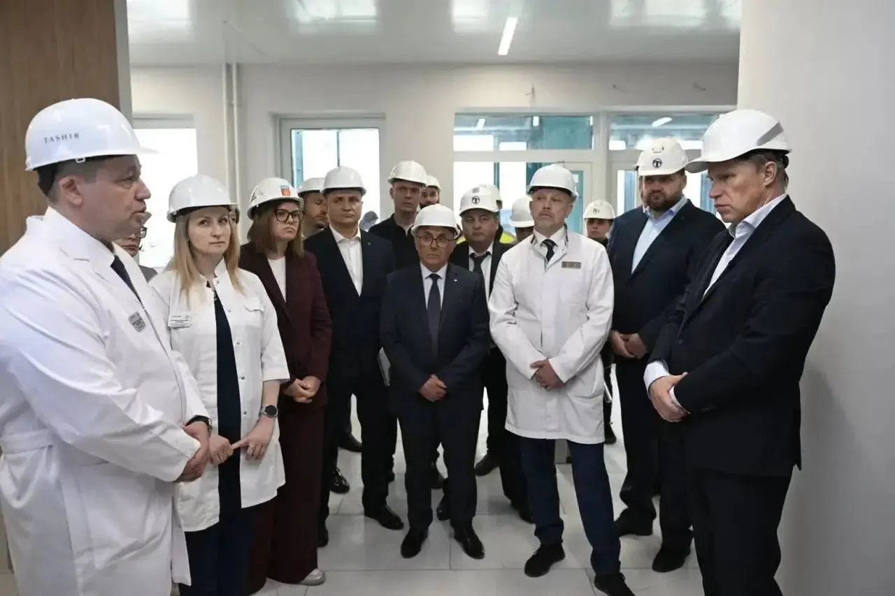 Во время рабочей поездки в Мурманск министр отметил выделение более 600 млн рублей в рамках нацпроекта, рост финансирования по ОМС примерно на 7% и ускорение строительства онкологического диспансера, который планируют завершить в этом году.