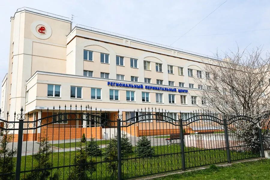 Министерство здравоохранения региона заявило, что сведения о гибели ребёнка ложны: новорождённый, родившийся 12 июня в состоянии тяжёлой асфиксии, жив и продолжает лечение в отделении реанимации и интенсивной терапии.