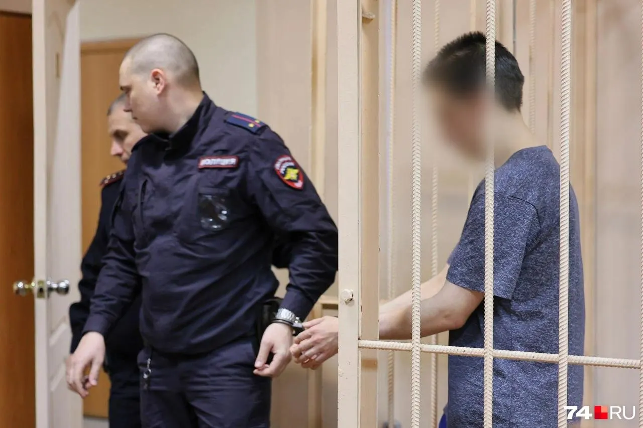 Его перевели из следственного изолятора в психиатрическую больницу до 15 июля. Нападение произошло 15 февраля: пострадали женщины 74 и 53 лет, нападавший состоит на учёте в специализированном медицинском учреждении.