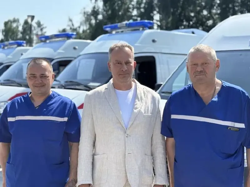 К Дню медицинского работника регион получил 28 полностью оснащённых автомобилей скорой помощи: их распределили по станциям и больницам края. Власти также сообщили об освобождении медучреждений от налога на имущество.