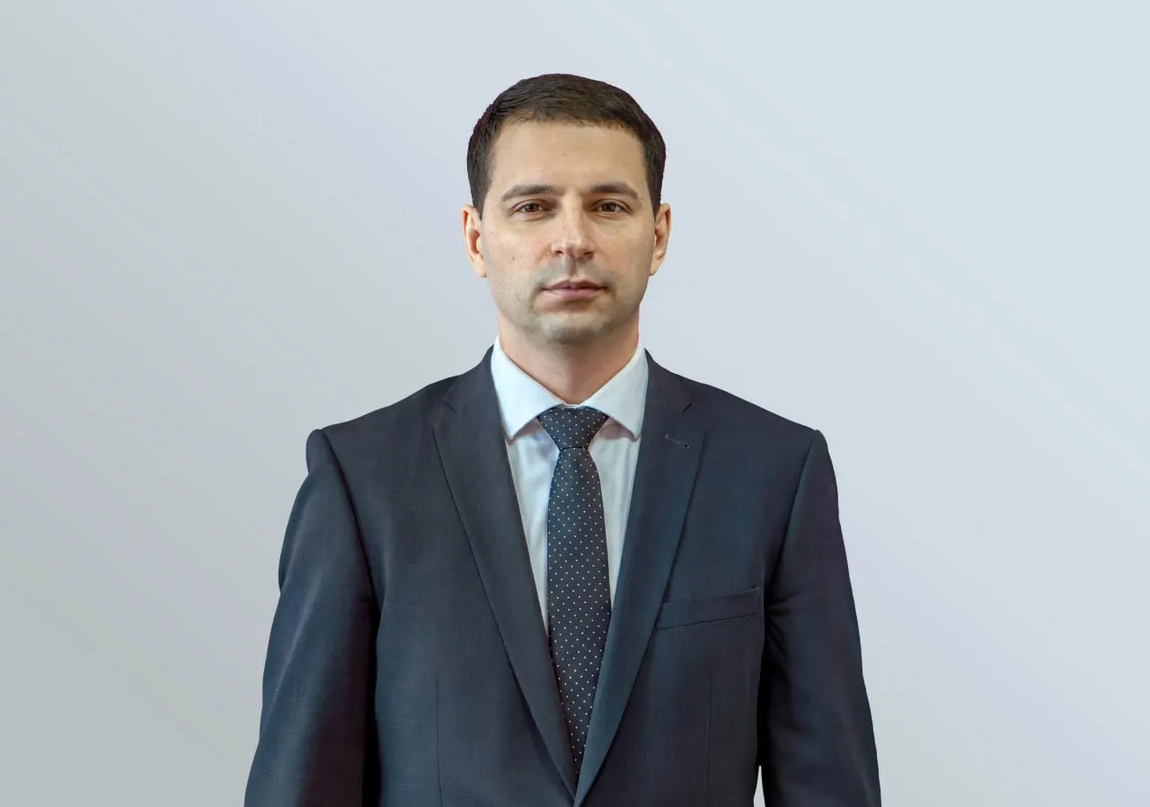 41-летний Владимир Крушельницкий официально возглавил министерство здравоохранения региона — с мая 2026 года он выполнял обязанности главы ведомства.