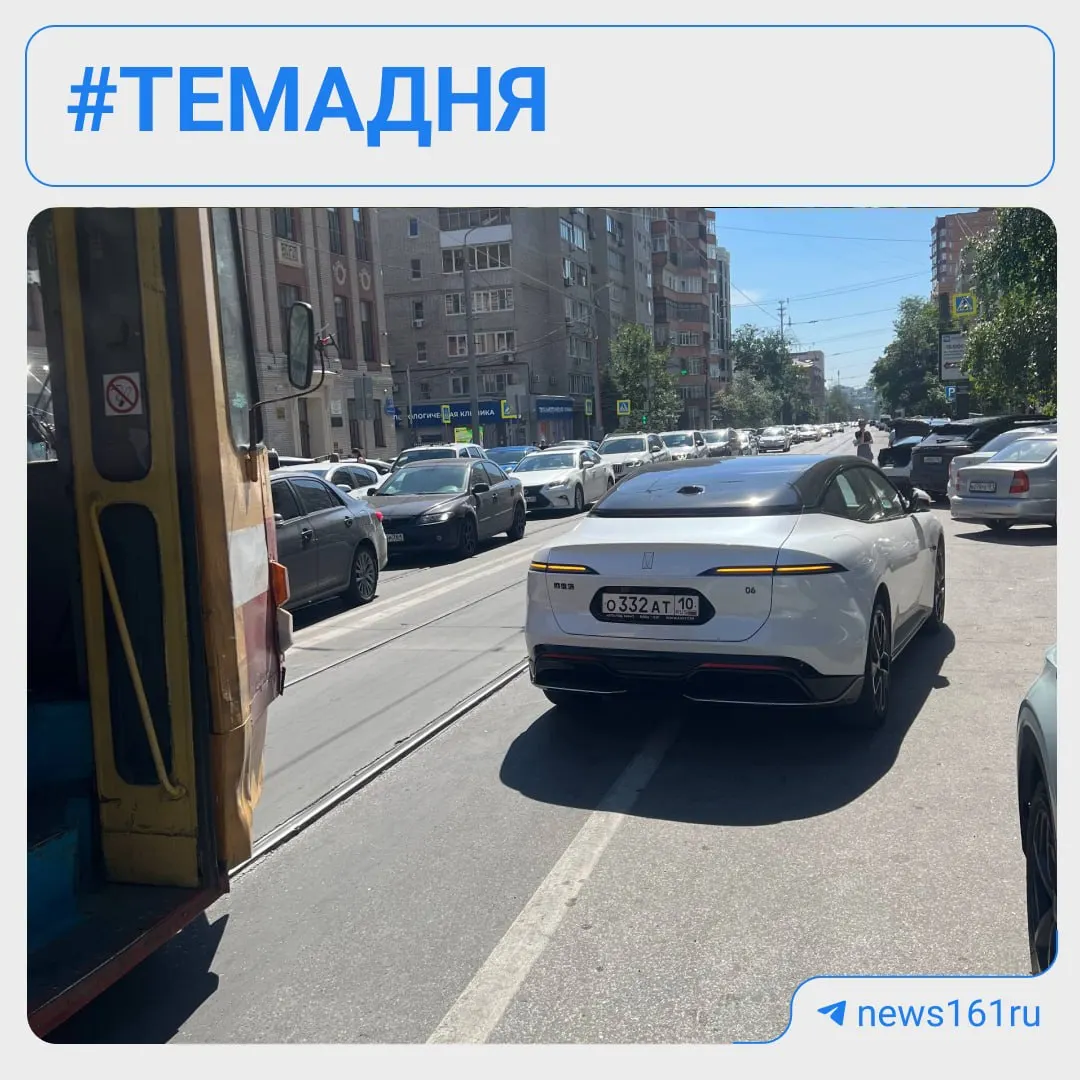 На улице Максима Горького образовалась пробка из‑за неправильно припаркованного автомобиля. В подборке также новости о деле с подброшенными наркотиками, новой школе, изменениях в транспортной программе и отсутствии средств на реконструкцию ДГПБ.