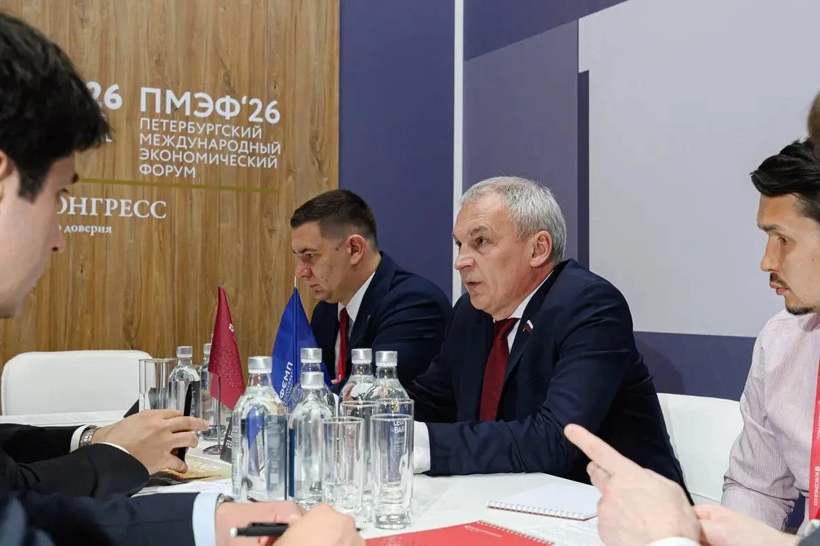 Депутат Госдумы Юрий Григорьев предложил направлять пациентов в частные клиники по полису ОМС, если в государственных учреждениях нет талонов или нужного специалиста — по его мнению, удорожание таких случаев подтолкнёт власть к улучшению системы здравоохранения.