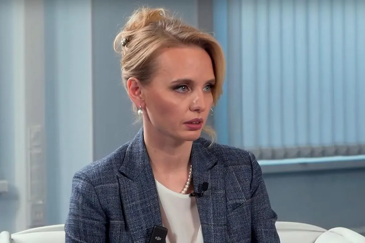 Дочь президента стала одним из 63 учредителей новой общественной организации при факультете фундаментальной медицины МГУ. Параллельно она руководит научно-образовательным институтом и курирует проекты в области подготовки кадров и биомедицинских исследований.