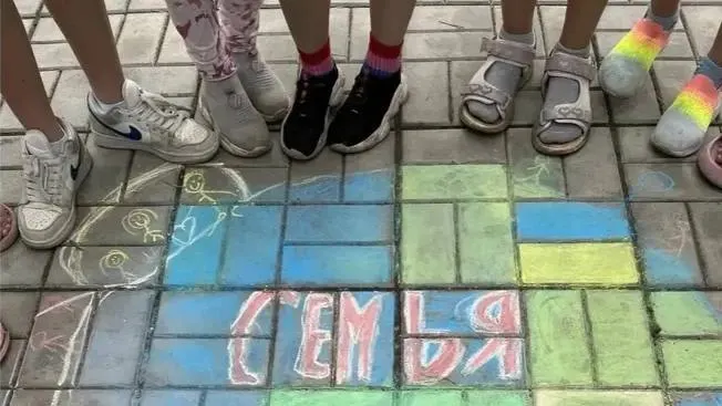 В омском спортивно-образовательном лагере несколько детей пожаловались на плохое самочувствие; смена завершилась досрочно из‑за технических неполадок, сейчас лагерь закрыт.
