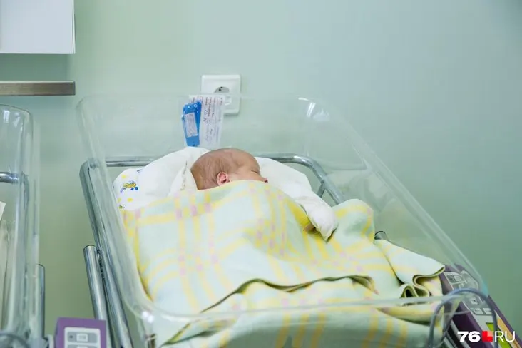 Молодые матери сообщают, что после родов детей срочно отправляют в больницы соседних городов — иногда женщины не видят своих новорождённых неделями.