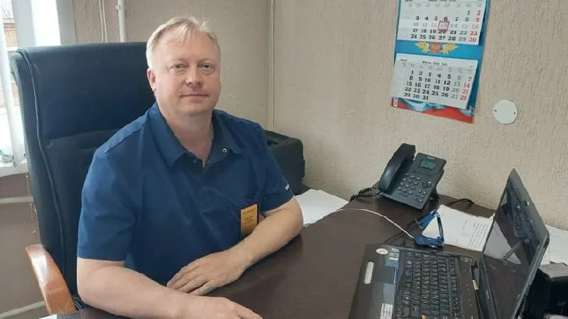 В Семилукский районный суд направлено уголовное дело заместителя главврача районной больницы Алексея Григорьева: его обвиняют в получении взяток от посредника за оформление медицинских заключений для мигрантов на общую сумму 1,2 млн рублей. По версии следствия, деньги получали прямо в кабинете; при очередной передаче средств подозреваемого задержали.