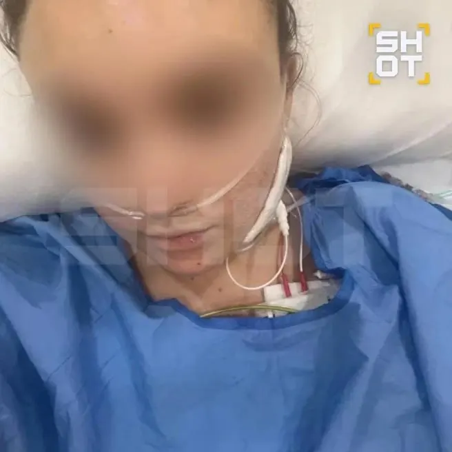 20-летняя девушка, вернувшаяся из Сингапура, госпитализирована с тяжёлой стафилококковой инфекцией: диагностирован инфекционный эндокардит и абсцесс сердца, при лечении были остановки сердца. Родным необходима помощь — требуется около 10 млн рублей на операцию.