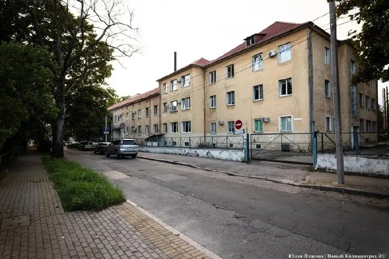 В Калининграде проводят торги на обследование подвальных и цокольных этажей городской больницы №2 с целью оценки их пригодности для укрытий гражданской обороны. Работы должны завершить до конца года.