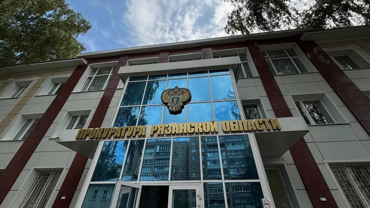 В июле автомобиль скорой помощи застрял на плохой дороге — медики прошли пешком свыше километра до пациента. По факту произошедшего начата прокурорская проверка.