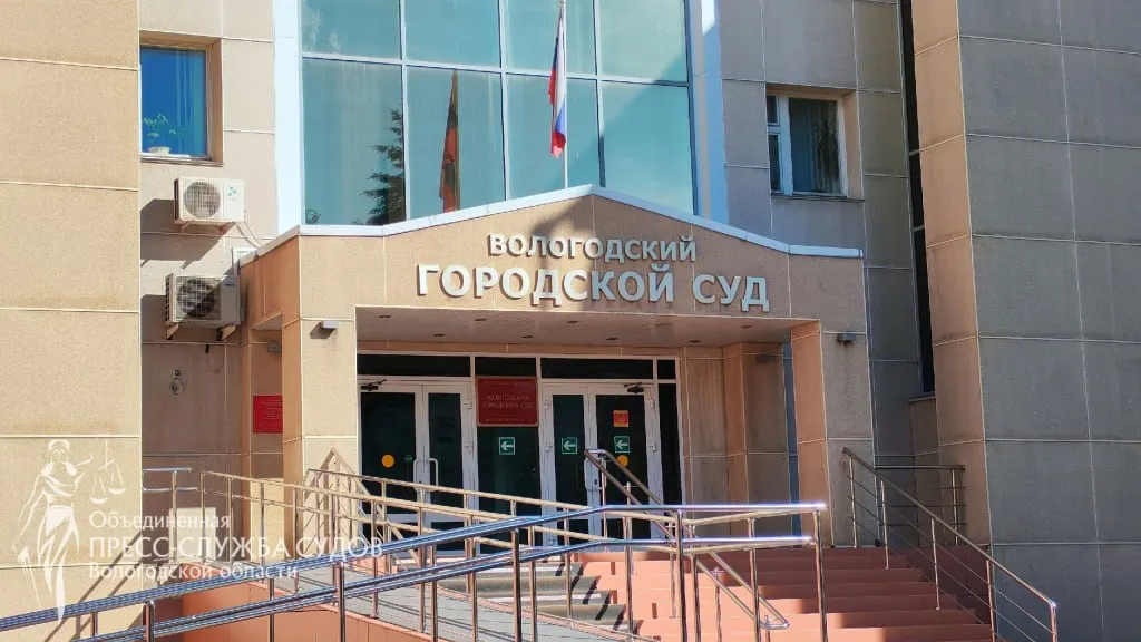 Суд в апреле постановил обеспечить 46‑летнюю женщину с редким генетическим заболеванием двумя дорогостоящими препаратами, несмотря на возражения регионального Минздрава из‑за отсутствия регистрации одного из лекарств в РФ.