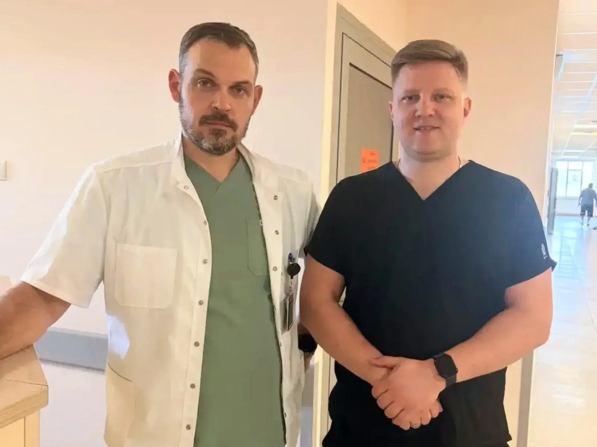 Пациент по-прежнему находится под наблюдением врачей.