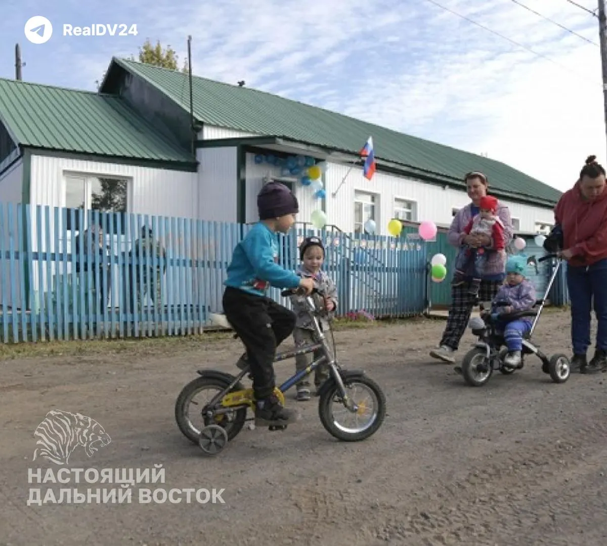 В Атласово и Лазо скорой помощи катастрофически не хватает: на два посёлка — одна ставка водителя, до ближайшей больницы 130 км. Власти предлагают самим искать медперсонал, тогда как экстренная помощь не доезжает.