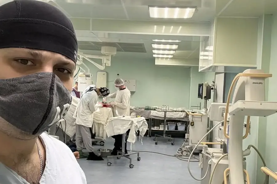 Ежемесячно в отделение травматологии поступает примерно десять пациентов с травмами, связанных с электросамокатами, гироскутерами и моноколёсами; за семь месяцев 2026 года в регионе зафиксировано 35 таких травм, а к 24 августа — 77 ДТП, в 31 случае пострадали люди.