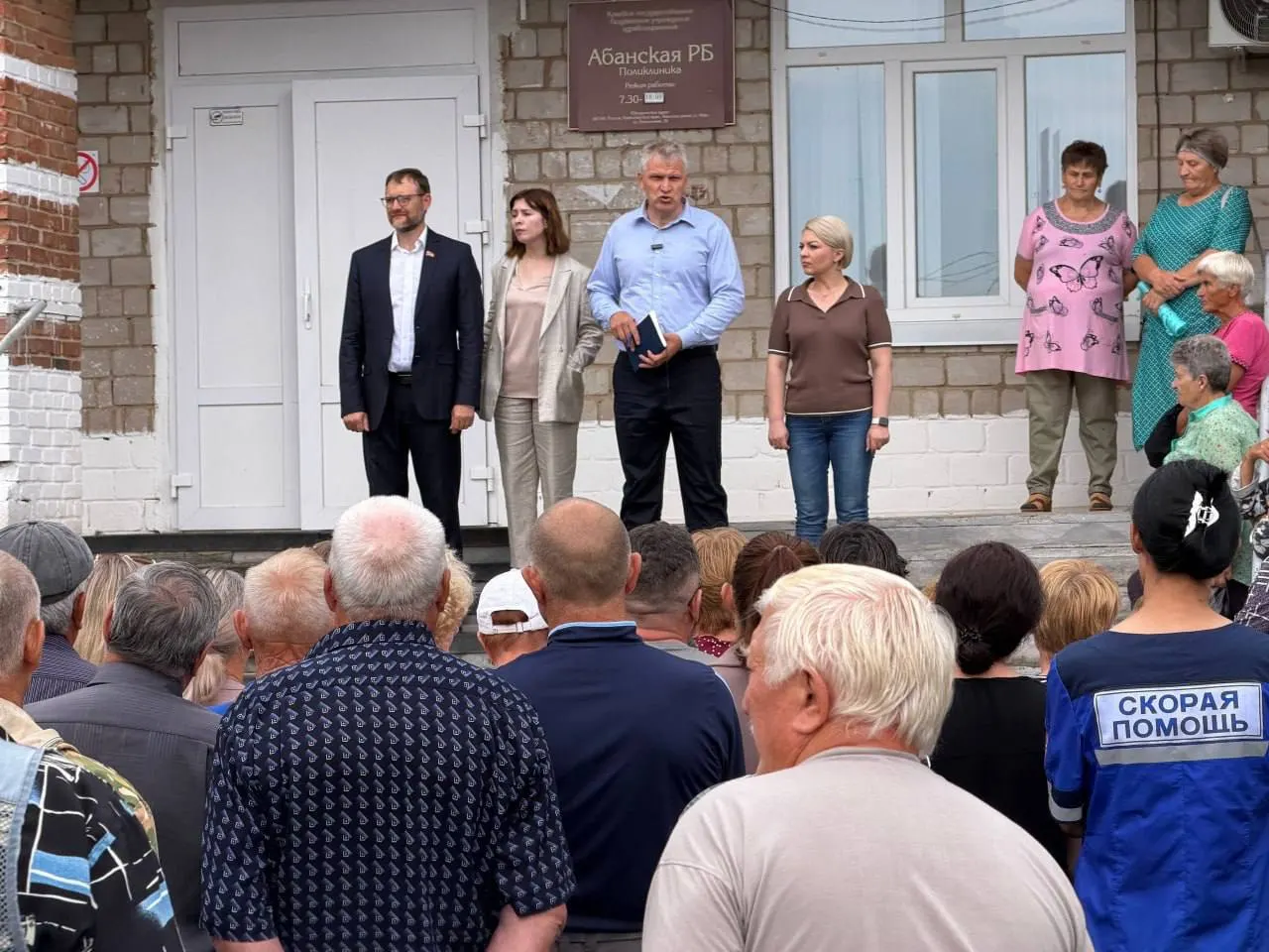 В регионе Красноярского края здравоохранение переживает кризис: закрывают женскую консультацию и сокращают хирургическое отделение в Абанском районе. Депутаты обсуждают передачу части функций муниципалитетам, а выборы в заксобрание намечены на 2026 год.