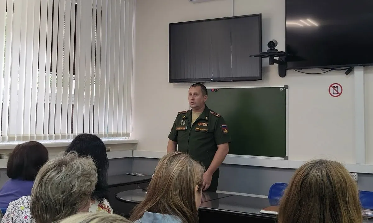 Военный комиссар региона обсудил набор резервистов и защиту неба от дронов; медучреждения продолжают сталкиваться с дефицитом кадров.