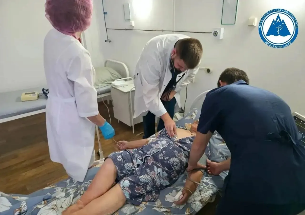 Медики стабилизировали пациентку и организовали её транспортировку в Республиканскую клиническую больницу под сопровождением реаниматолога.