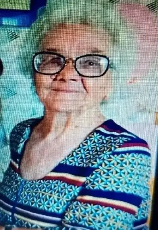 88-летняя пенсионерка пропала в Чите; ей нужна медицинская помощь. Приметы: рост 145–150 см, седые волосы, карие глаза; особые приметы: шрам на правом плече, правый глаз закрыт.