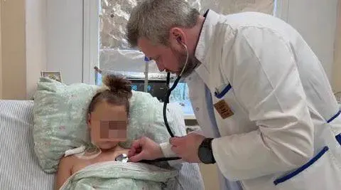 11-летняя Вера из Армавира выписана после лечения после атаки БПЛА; лечение проходило в Архипо-Осиповке, Геленджике и Краснодаре. Прогноз восстановления — около 2–3 месяцев.