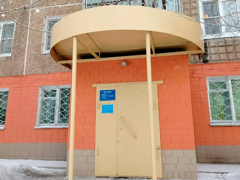 Мэр города заявил, что распространяемые слухи недостоверны; проведена полная дезинфекция и медицинское обследование сотрудников; угрозы для водоснабжения нет.