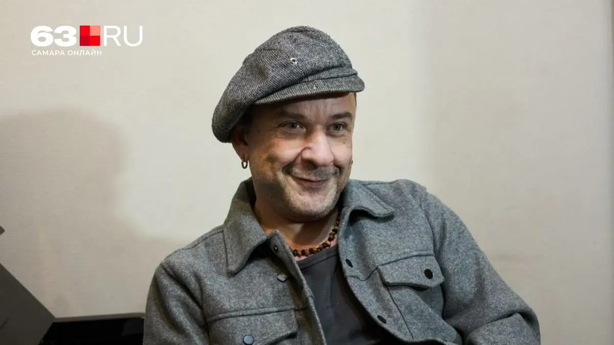 После значительного снижения веса звезда решил пройти подтяжку нижней трети лица, чтобы вернуть гармонию пропорций и уверенность в себе.