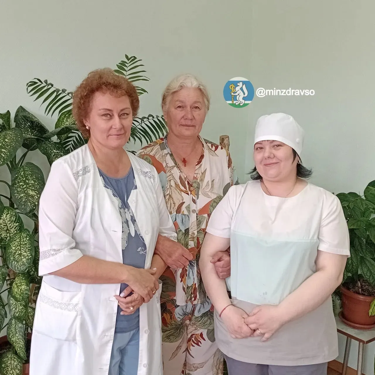 Мама 35 своих и приемных детей и бабушка 32 внуков попала в больницу после фестиваля в Екатеринбурге; врачи диагностировали синдром позвоночной артерии, состояние стабилизировалось, она вернулась домой.
