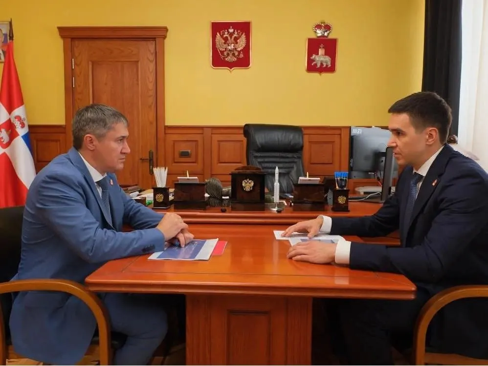 Глава региона обсудил планы на ближайшее время: строительство больниц, школ и расселение аварийного жилья продолжаются; запланированы капитальные ремонты медучреждений.